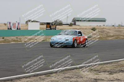 media/Jun-01-2025-CalClub SCCA (Sun) [[eae223c5dd]]/Group 5/Race (Front Straight)/